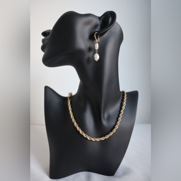 🔥BNWT Genuine 18k Gold over vintage Brass | Genuine Natural Baroque Pearls - Picture 7 of 10